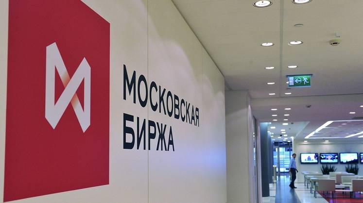 Мосбиржа начнет валютные торги на три часа позже Мосбиржа начнет валютные торги на три часа позже