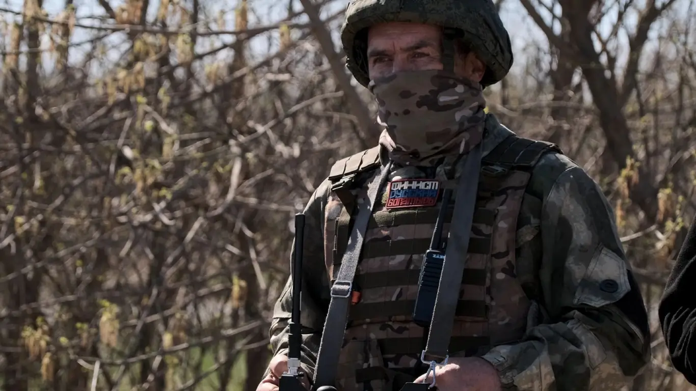 «Чудесное спасение». Военный смог увернуться от шквала шрапнели FPV-дрона