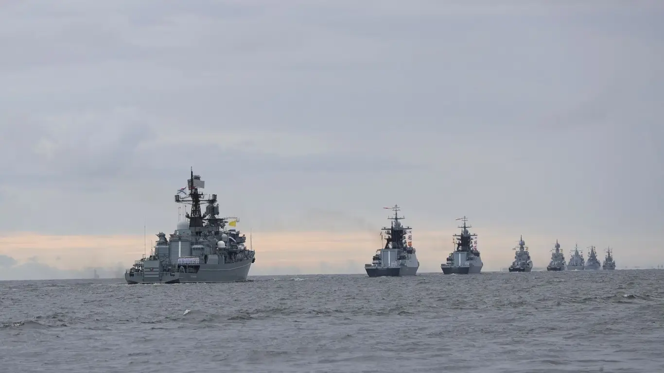 Корабельные группы ВМФ РФ на учении провели артиллерийские и ракетные стрельбы