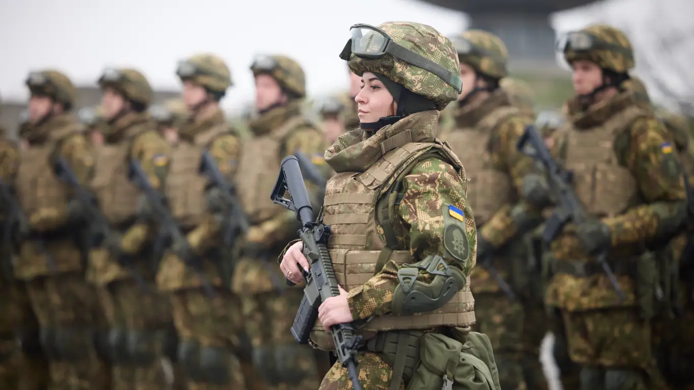 «Бой бабы» и «селфи-девочки»: зачем украинки идут служить в ВСУ