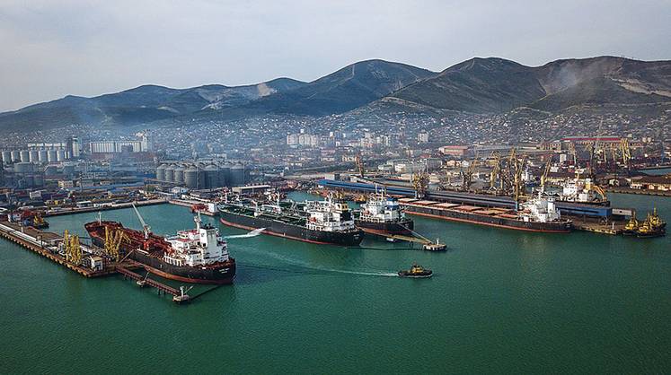 Выход к морю в Новороссийске временно ограничен после атаки безэкипажных катеров Выход к морю в Новороссийске временно ограничен после атаки безэкипажных катеров