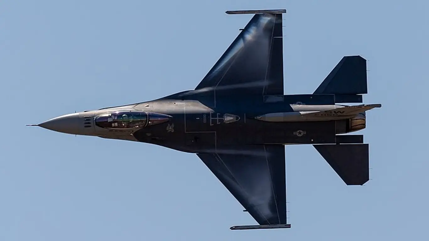 Где Украина может спрятать американские F — 16? Эксперт объяснил