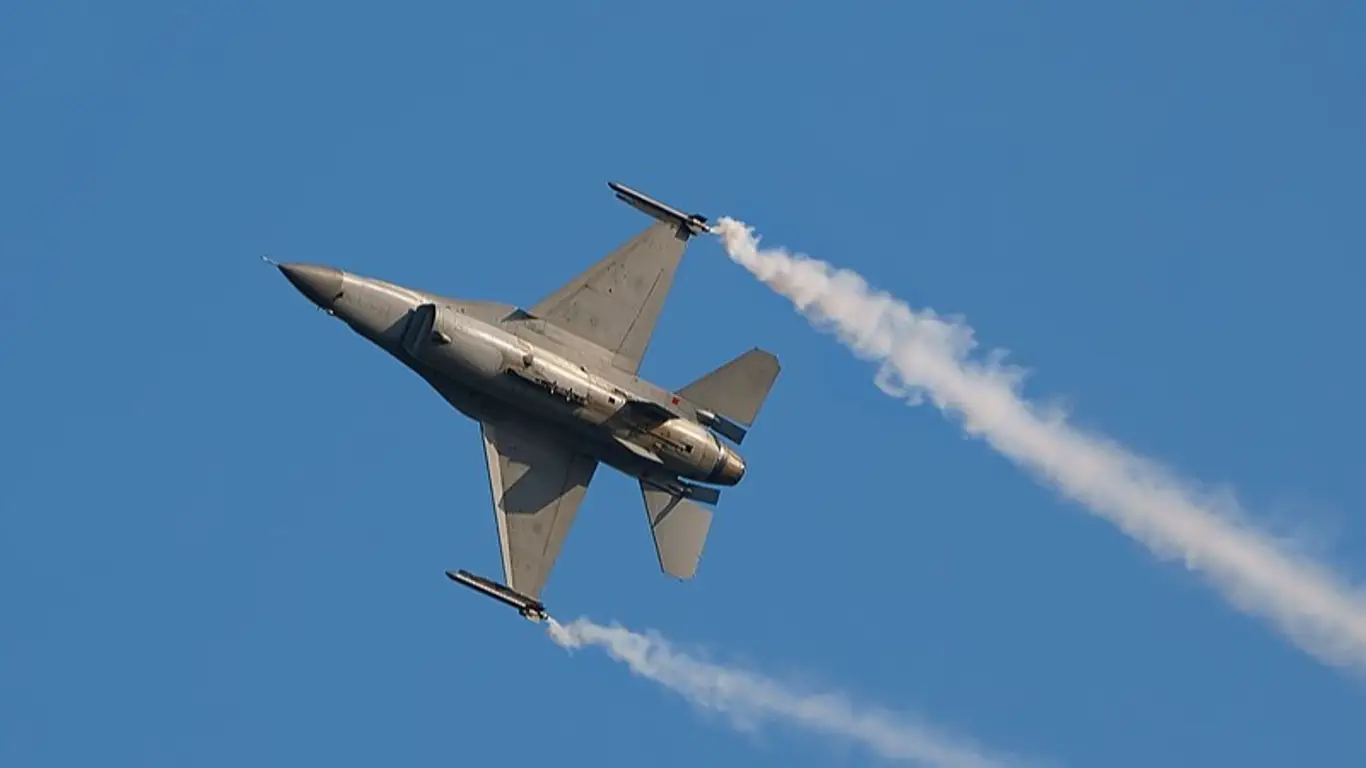 Генерал ВСУ предложил альтернативу аэродромам для F — 16