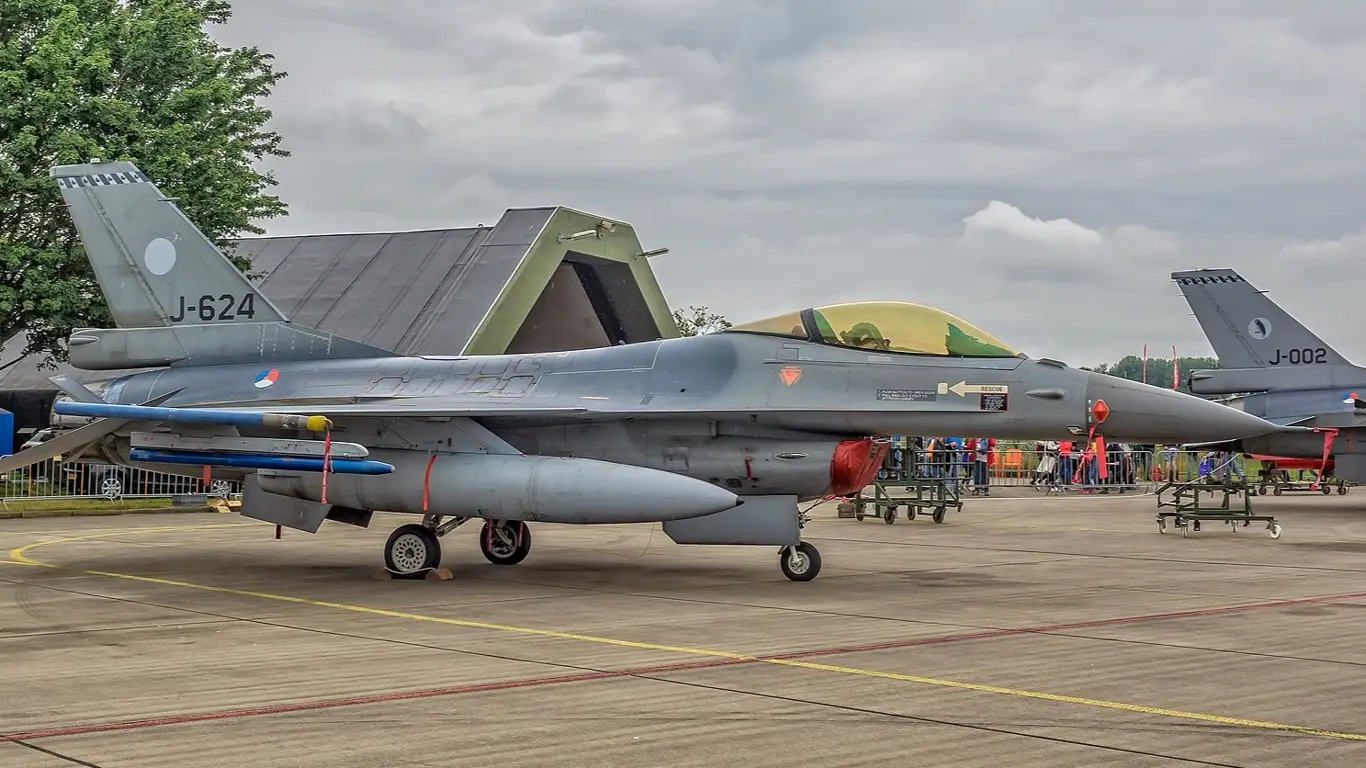 Сможет ли Украина эффективно воевать на F — 16? Эксперт ответил