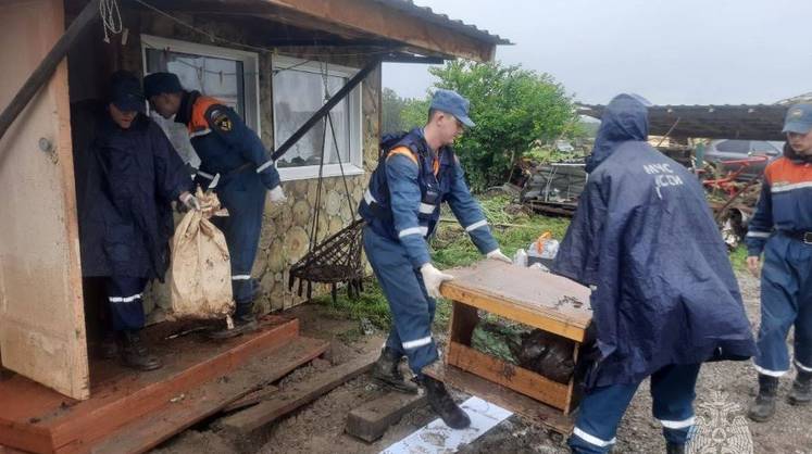 В Челябинской области начали выходить из берегов водоемы в соседних с эпицентром затопления районах В Челябинской области начали выходить из берегов водоемы в соседних с эпицентром затопления районах