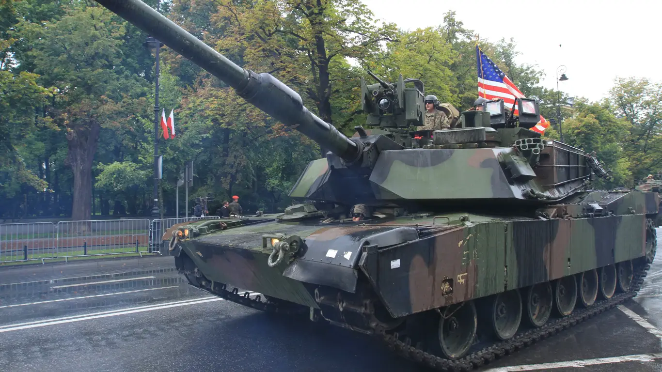 Зачем США перебрасывают танки и БМП в Польшу?