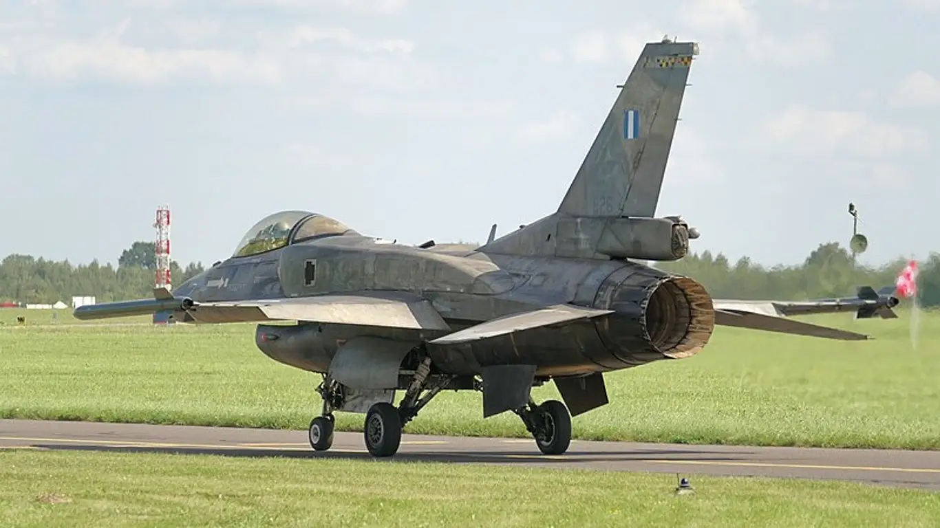 Началось. На Западе сообщили о прибытии первой партии F — 16 на Украину