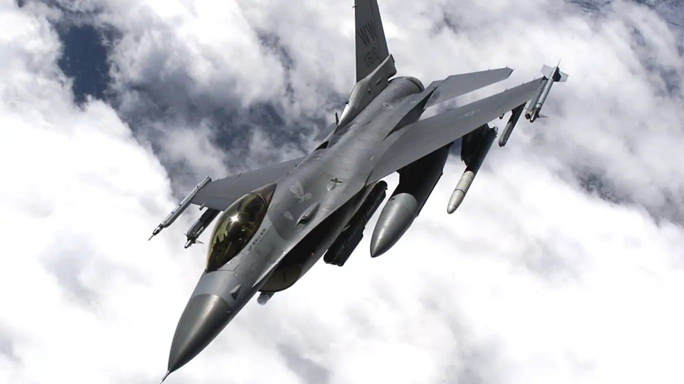 F — 16 на Украине: кто будет управлять американскими истребителями