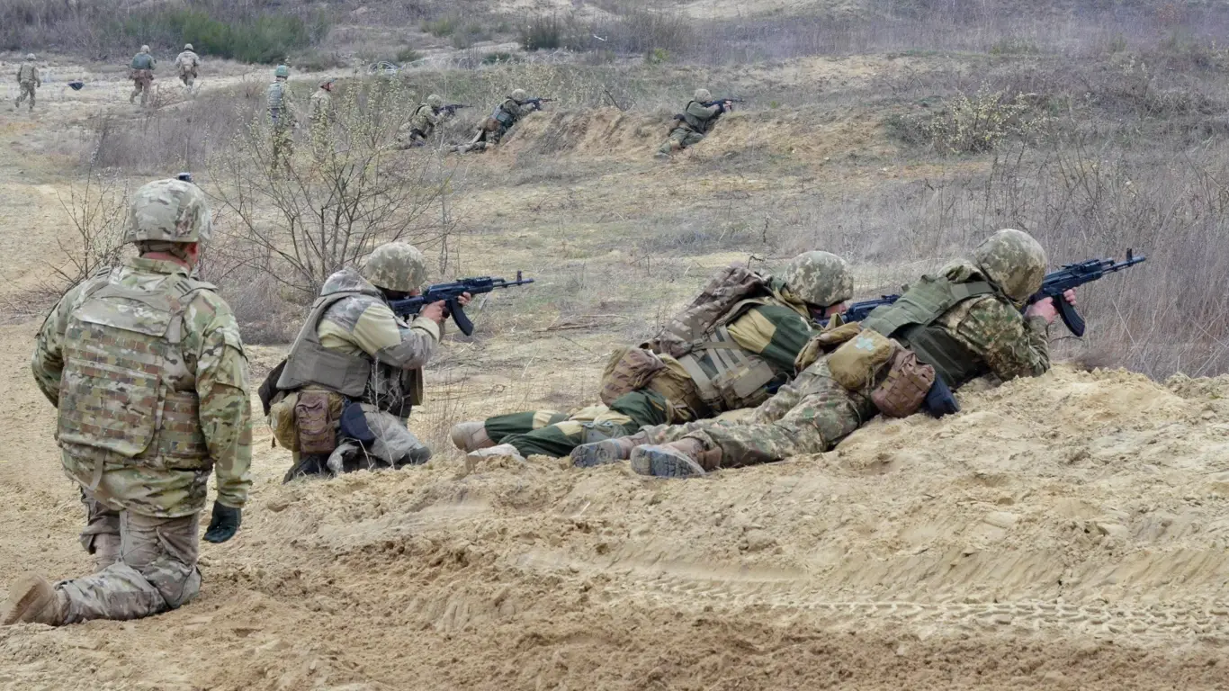 Российские войска окружили два батальона ВСУ