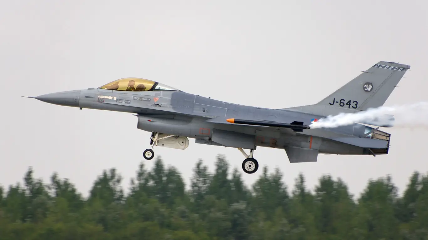 Lockheed Martin вызвалась чинить переданные Украине F — 16 в Польше