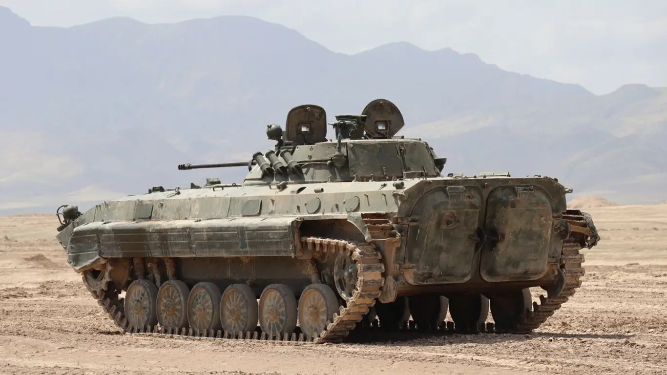 В российские войска поступила новая боевая техника с допзащитой