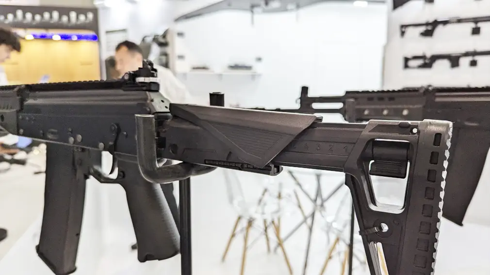 Концерн «Калашников» на ADEX 2024 показал уникальный автомат