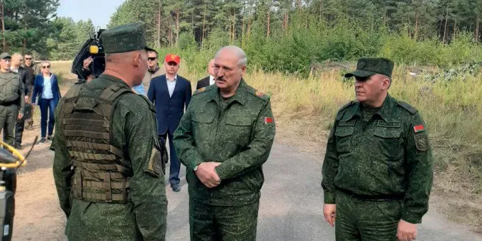 Лукашенко призвал готовиться к войне Лукашенко призвал готовиться к войне