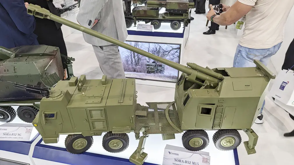 На выставке ADEX 2024 сербская компания показала модель самоходной гаубицы