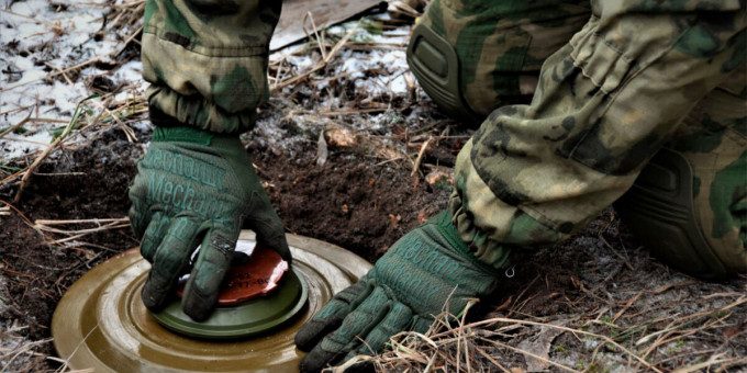 Украинские саперы оставили российским военным мины с посланием. Что обнаружилось в записках? Украинские саперы оставили российским военным мины с посланием. Что обнаружилось в записках?
