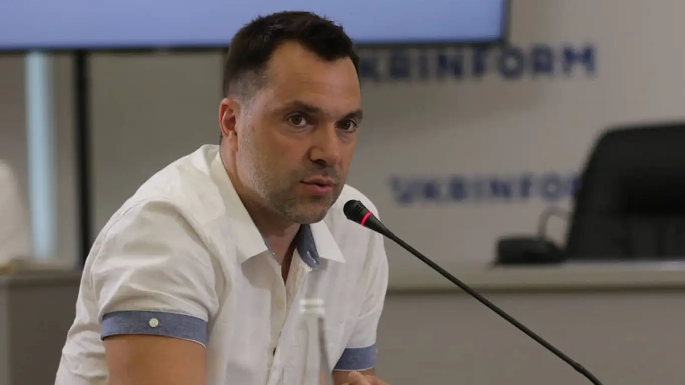 «Подготовка к групповому суициду». Киеву посоветовали, как спасти Украину от исчезновения