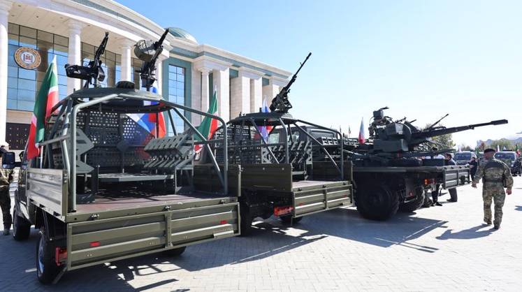 Из Чечни в зону СВО отправилась первая партия «Джихад-машин» в 100 единиц техники Из Чечни в зону СВО отправилась первая партия «Джихад-машин» в 100 единиц техники