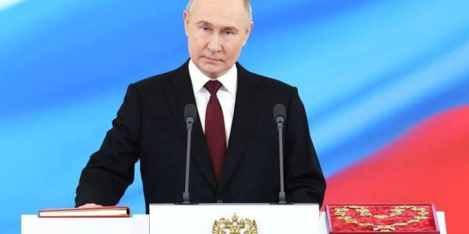 Песков рассказал, что сотрудники Администрации Президента подарили Путину Песков рассказал, что сотрудники Администрации Президента подарили Путину