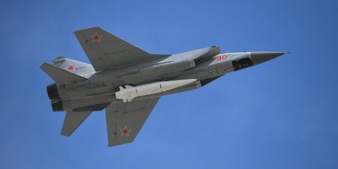 ВС России нанесли групповой удар «Кинжалами» по аэродромам ВСУ ВС России нанесли групповой удар «Кинжалами» по аэродромам ВСУ