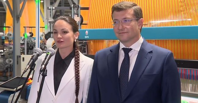 Президент спросил у Глеба Никитина, отечественный ли на нем костюм Президент спросил у Глеба Никитина, отечественный ли на нем костюм