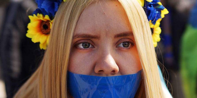 Что разъяренная толпа украинок сделала с пограничниками? Что разъяренная толпа украинок сделала с пограничниками?