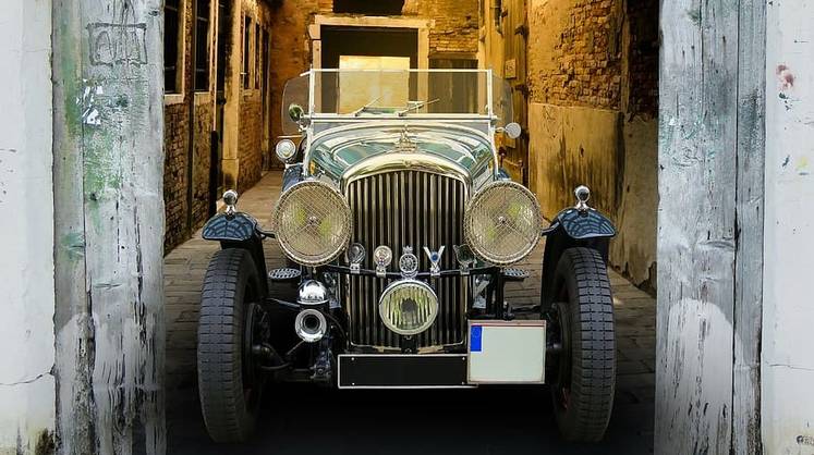 Автомобили Bentley на российском авторынке уверенно вырвались вперед среди люксовых марок Автомобили Bentley на российском авторынке уверенно вырвались вперед среди люксовых марок
