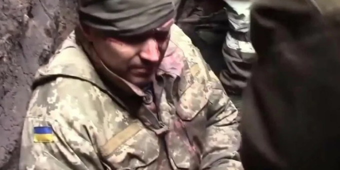 Боец ВСУ попал в плен и позвонил жене: от ответа обомлел Боец ВСУ попал в плен и позвонил жене: от ответа обомлел
