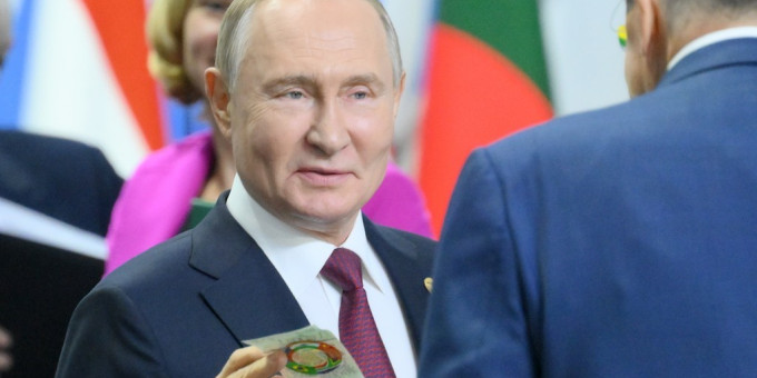 Как выглядит та самая купюра, которую вручили Путину Как выглядит та самая купюра, которую вручили Путину