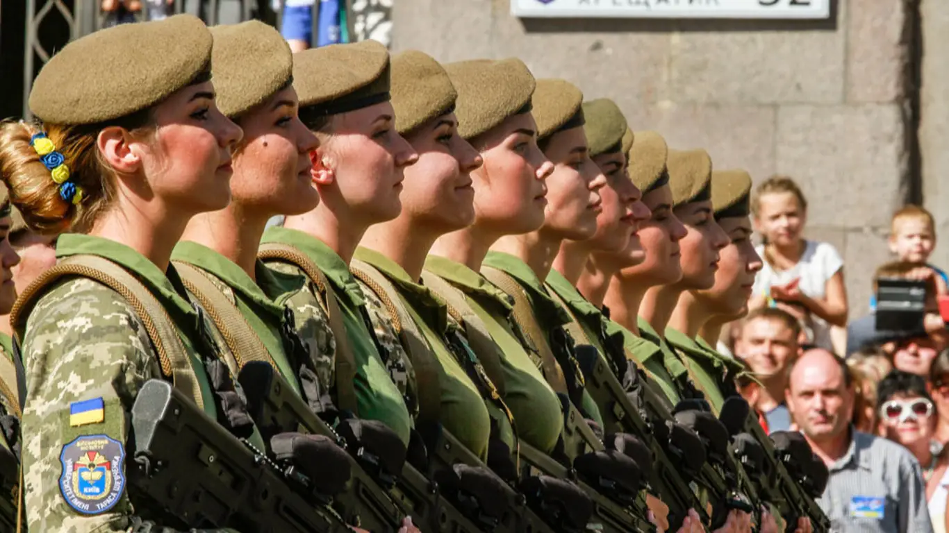 На Украине рассказали о пользе военной подготовки женщин
