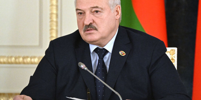 Лукашенко заявил, что генералы ВСУ просили связаться с Путиным Лукашенко заявил, что генералы ВСУ просили связаться с Путиным
