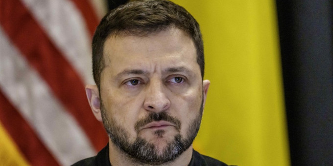 Американский полковник раскрыл план побега Зеленского с Украины Американский полковник раскрыл план побега Зеленского с Украины