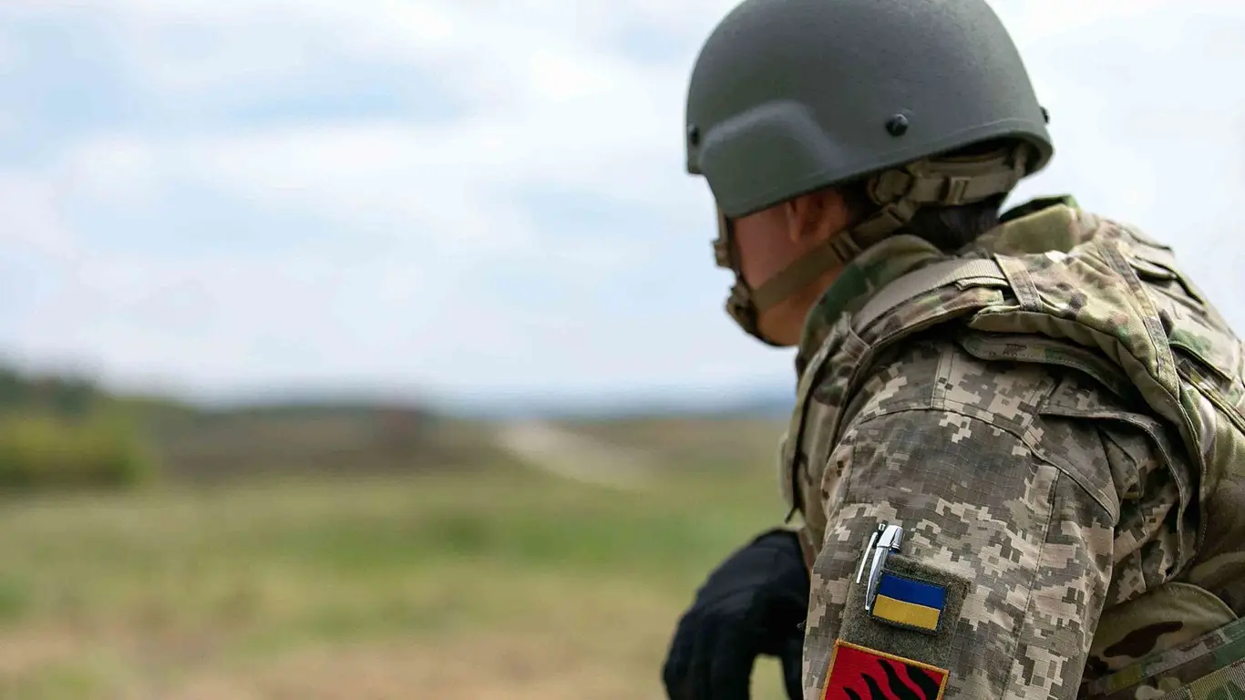 Наступать где только можно. В чём смысл самоубийственной тактики Украины?