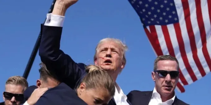 Дональд Трамп лидирует во всех колеблющихся штатах Дональд Трамп лидирует во всех колеблющихся штатах