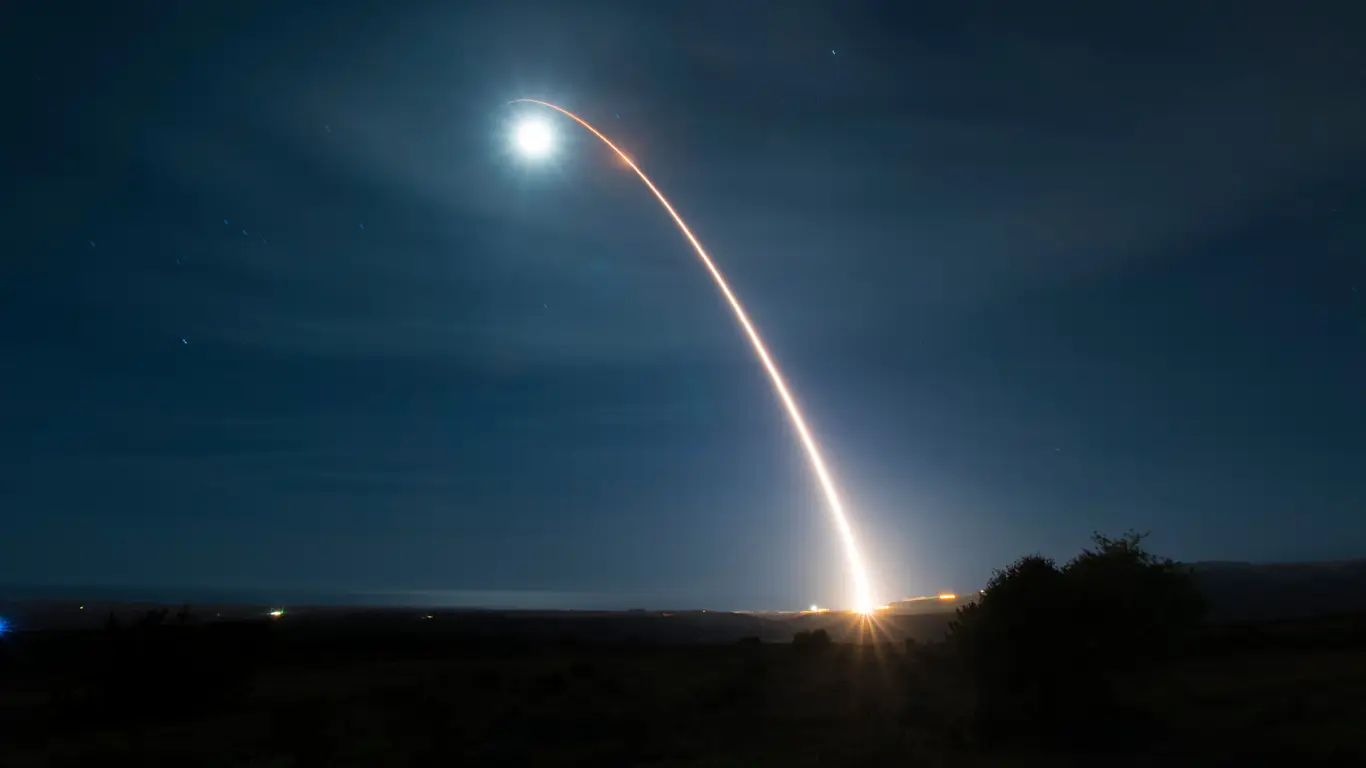 США провели пуск межконтинентальной баллистической ракеты