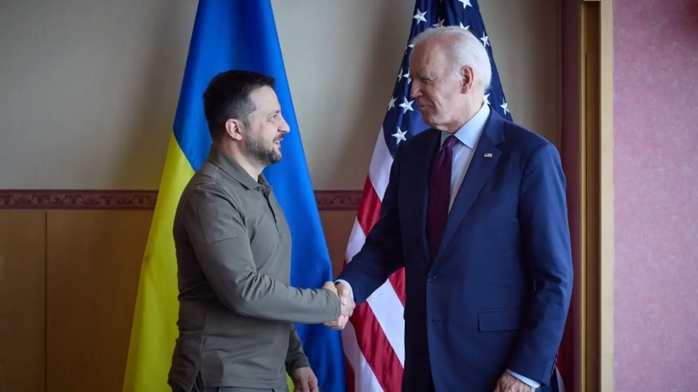 «Хромая утка». Байден может помочь Украине перед уходом