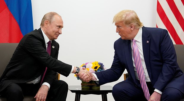 В США указали на подвох в теплых словах Трампа о Путине В США указали на подвох в теплых словах Трампа о Путине
