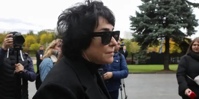 Лолита рассказала о лопнувшей в подбородке нити после пластики Лолита рассказала о лопнувшей в подбородке нити после пластики
