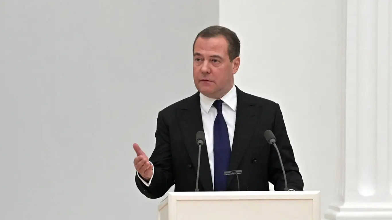Медведев предупредил Запад о последствиях применения «Орешника»