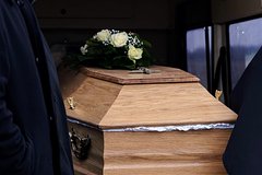 Родственники бойца СВО вскрыли гроб и отказались проводить похороны Родственники бойца СВО вскрыли гроб и отказались проводить похороны