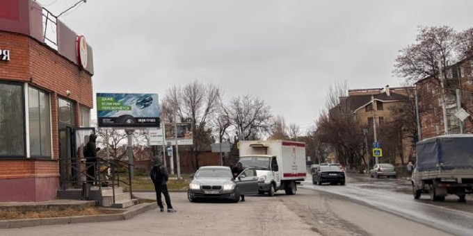 Мать, пришедшая в магазин с маленькими близнецами, не поняла, что один сын умер Мать, пришедшая в магазин с маленькими близнецами, не поняла, что один сын умер