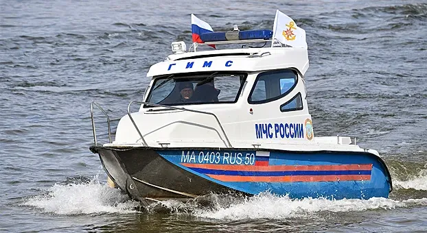 Появились подробности о затонувшем в Мурманской области судне с туристами Появились подробности о затонувшем в Мурманской области судне с туристами