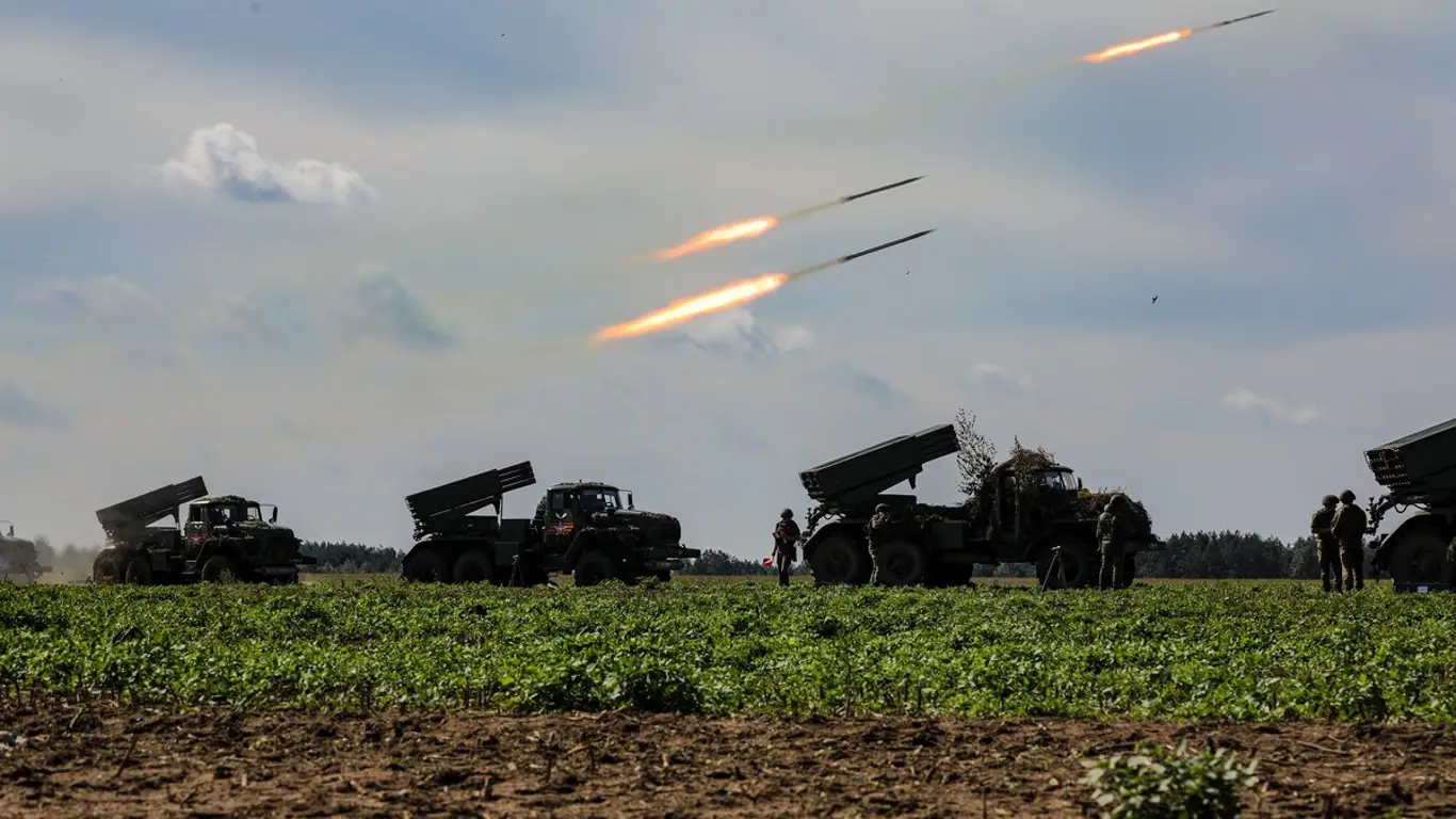Политолог предложил три шага для урегулирования конфликта на Украине