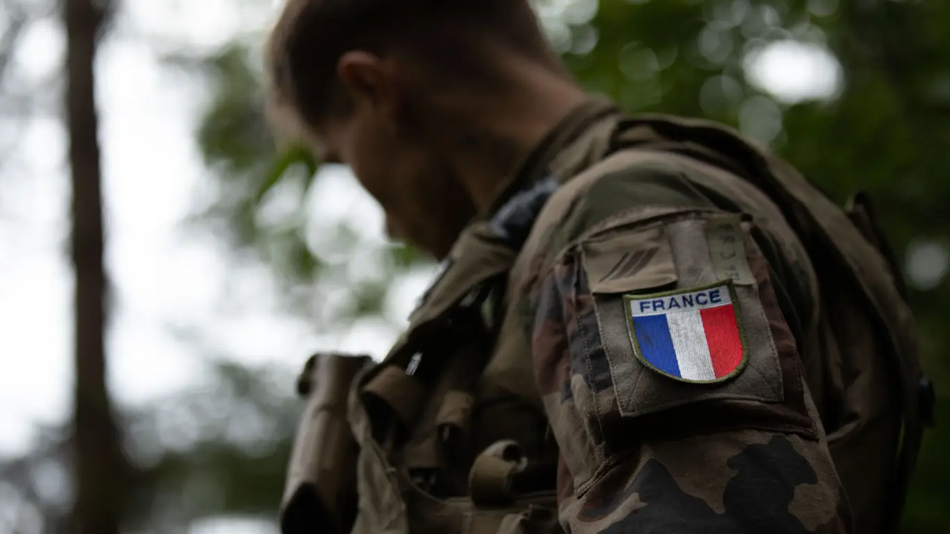 Военный контингент: во Франции предложили новую помощь Украине