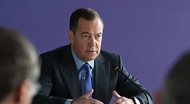 Медведев назвал президентов, которые должны уйти Медведев назвал президентов, которые должны уйти