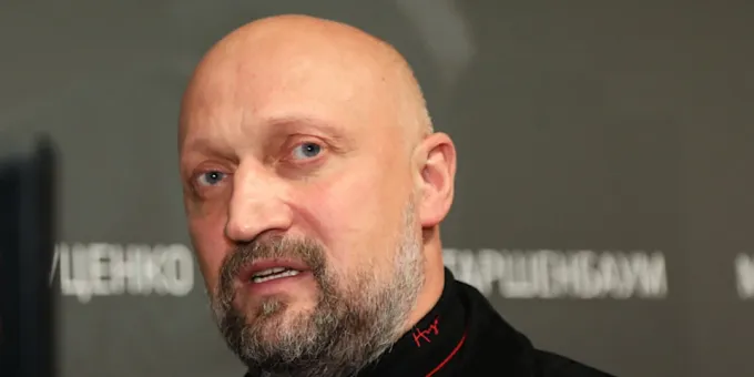 Гошу Куценко застали за поцелуем: с ним была не жена Гошу Куценко застали за поцелуем: с ним была не жена