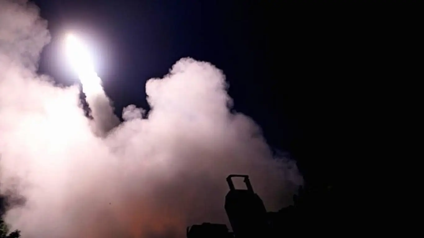 Зеленский заявил о боевом использовании новой ракеты-дрона
