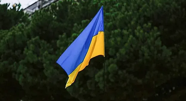 Главный флаг Украины исчез с флагштока в центре Киева Главный флаг Украины исчез с флагштока в центре Киева