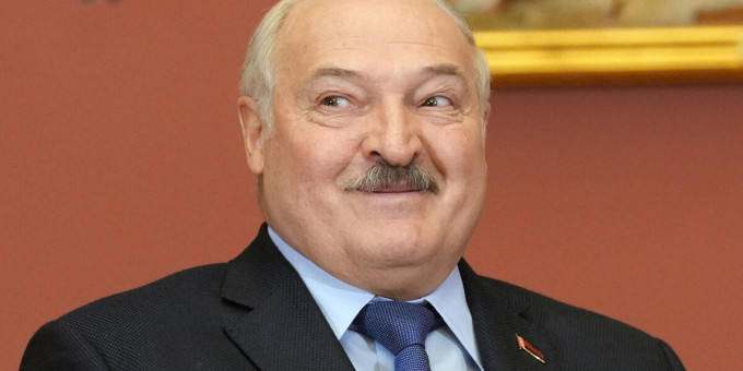 Лукашенко поручил обеспечить размещение ракетного комплекса «Орешник» в Белоруссии Лукашенко поручил обеспечить размещение ракетного комплекса «Орешник» в Белоруссии