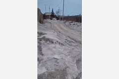 Российский город вновь накрыло черным снегом Российский город вновь накрыло черным снегом