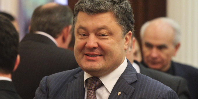 Порошенко назвал ситуацию на фронте сложной, как никогда Порошенко назвал ситуацию на фронте сложной, как никогда